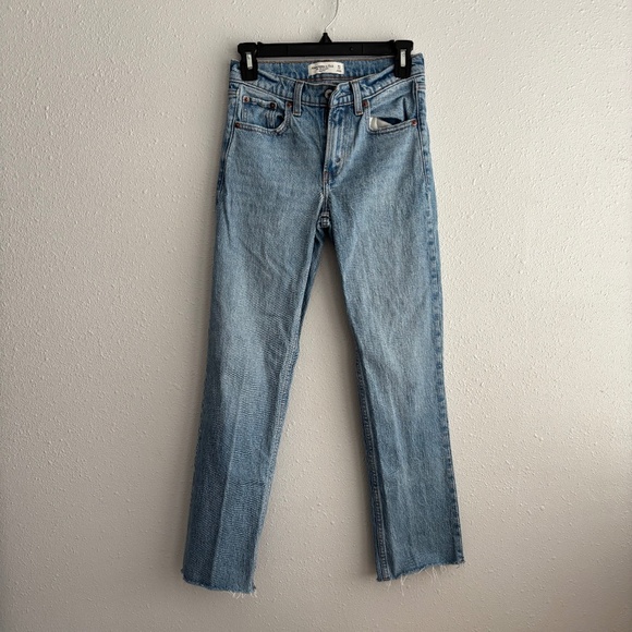 Abercrombie & Fitch Mid Rise 90s Straight Jeans Medium Wash - Size 23 Short - Picture 3 of 4